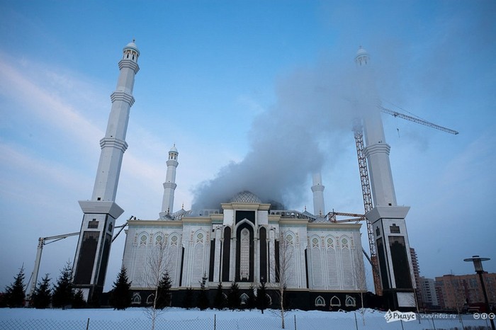 Hỏa hoạn ở nhà thờ Khazret Sultan ở Kazakhstan.